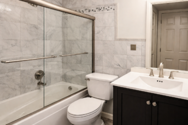 Golden Peak Recovery - Fenton - Bathroom